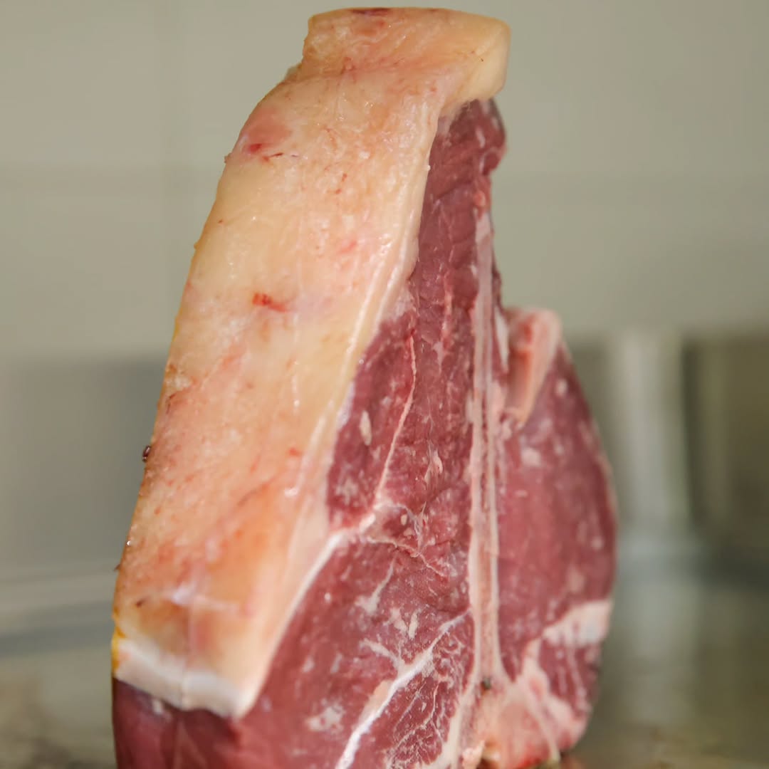 T-bone pronta per la griglia